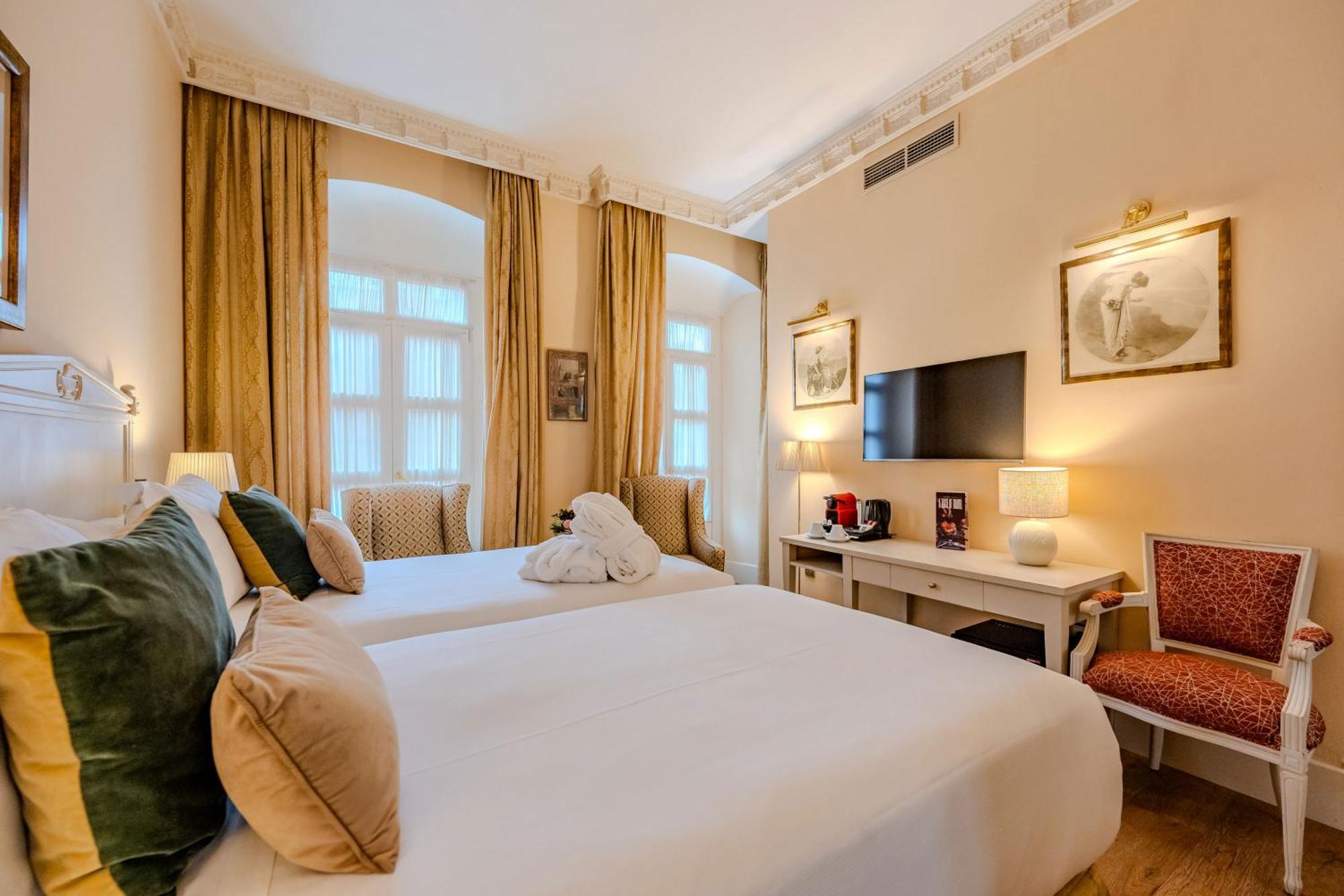 Grand Deluxe Room balcony